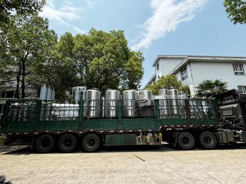 纯化水设备+配液罐装车，发往吉林客户！