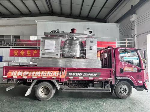 配液设备装车中，发往江西客户！！!