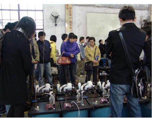 郑州轻工业学院学生来公司学习