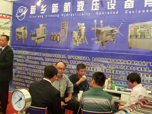 新乡新航公司在2013春季糖酒会上受厂家热捧